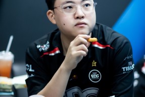 Uzi爆冷击败巴黎圣日耳曼，回归赛场引爆全场！的简单介绍