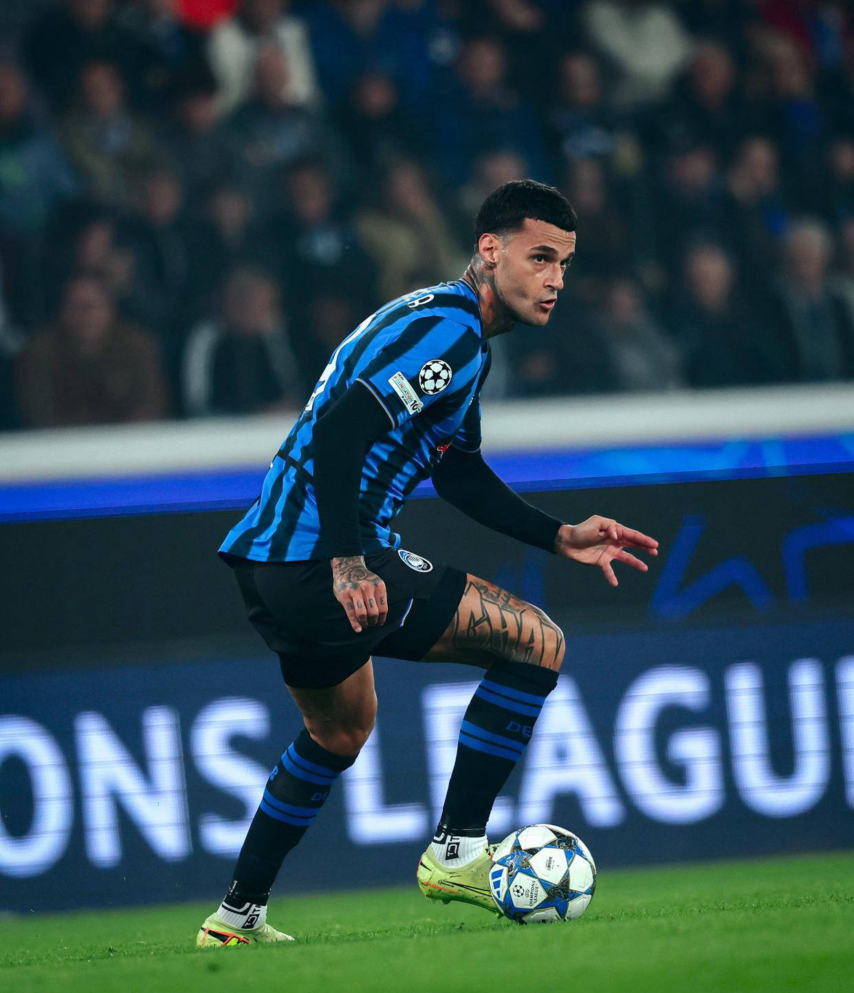 转会期荷甲焦点战,亚特兰大豪取连胜,底气十足,赛季目标并未改变(亚特兰大延期) 转会期荷甲焦点战,亚特兰大豪取连胜,底气十足,赛季目标并未改变(亚特兰大延期)