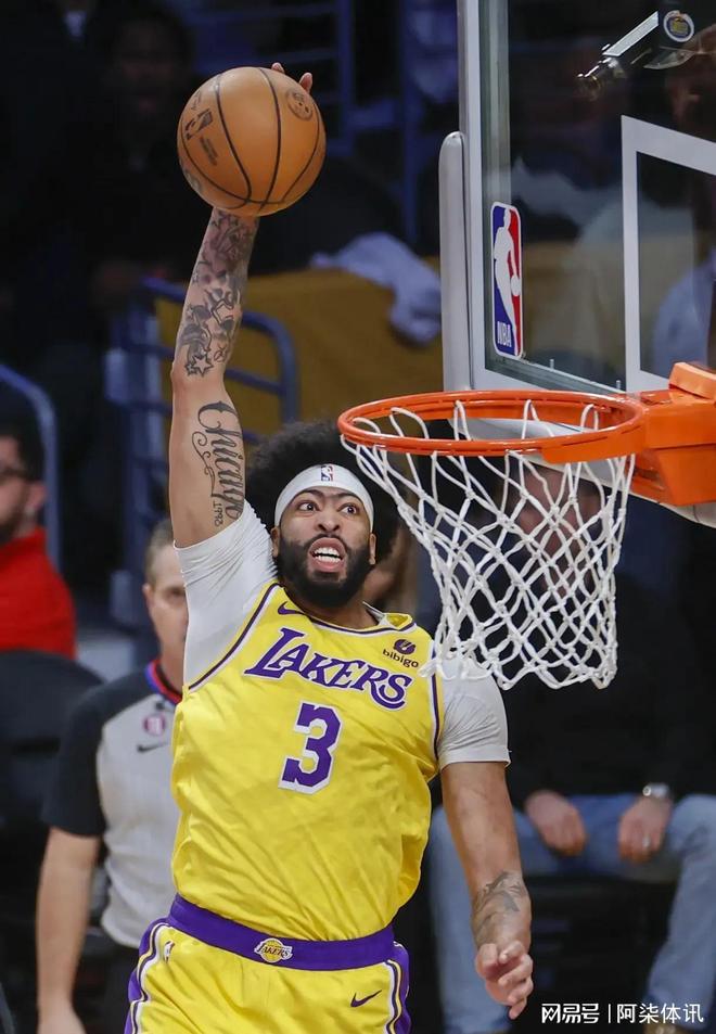 包含浓眉哥迎来七赛季高光表现,瑞士队球迷沸腾!的词条 包含浓眉哥迎来七赛季高光表现,瑞士队球迷沸腾!的词条